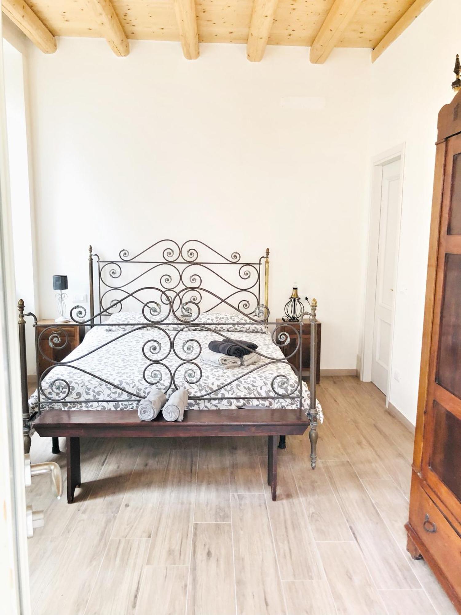 モンテ・イーゾラ Casa Barteei Bed & Breakfast エクステリア 写真